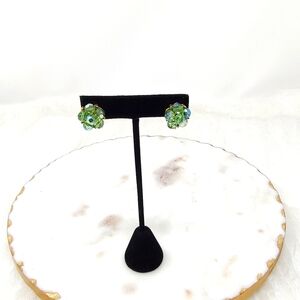 Green bead flower design gold tone clip on earrings